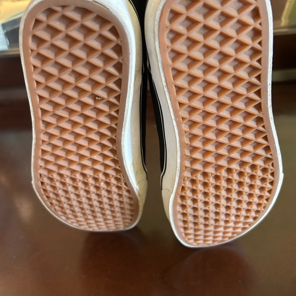 Vans - Picture 2 of 6